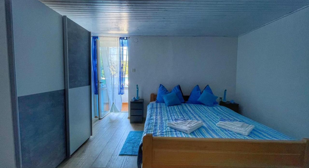 Guesthouse Porto Cres Exterior photo