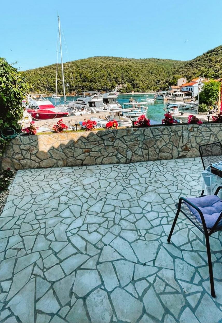 Guesthouse Porto Cres Exterior photo